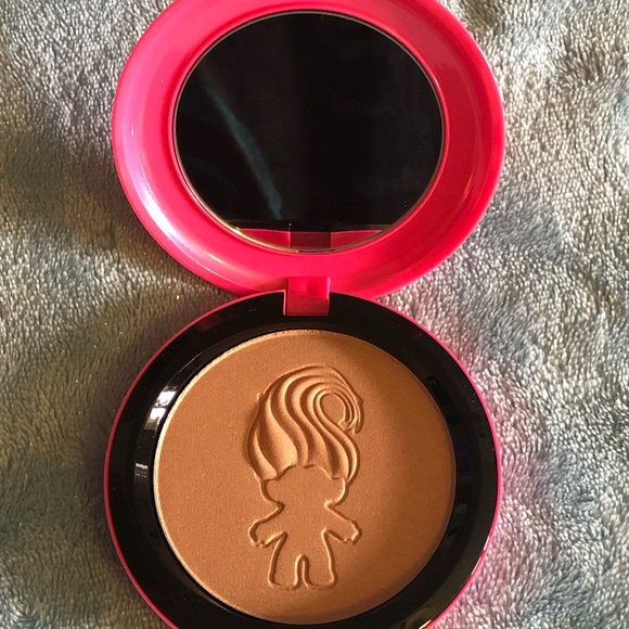 MAC Trolls Collection: Color- Glow Rida - Picture 4 of 5